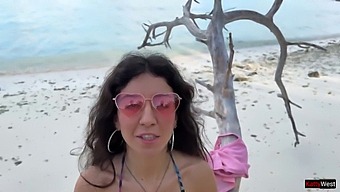 Katty'S Outdoor Shower On The Beach Turns Into A Risqué Experience